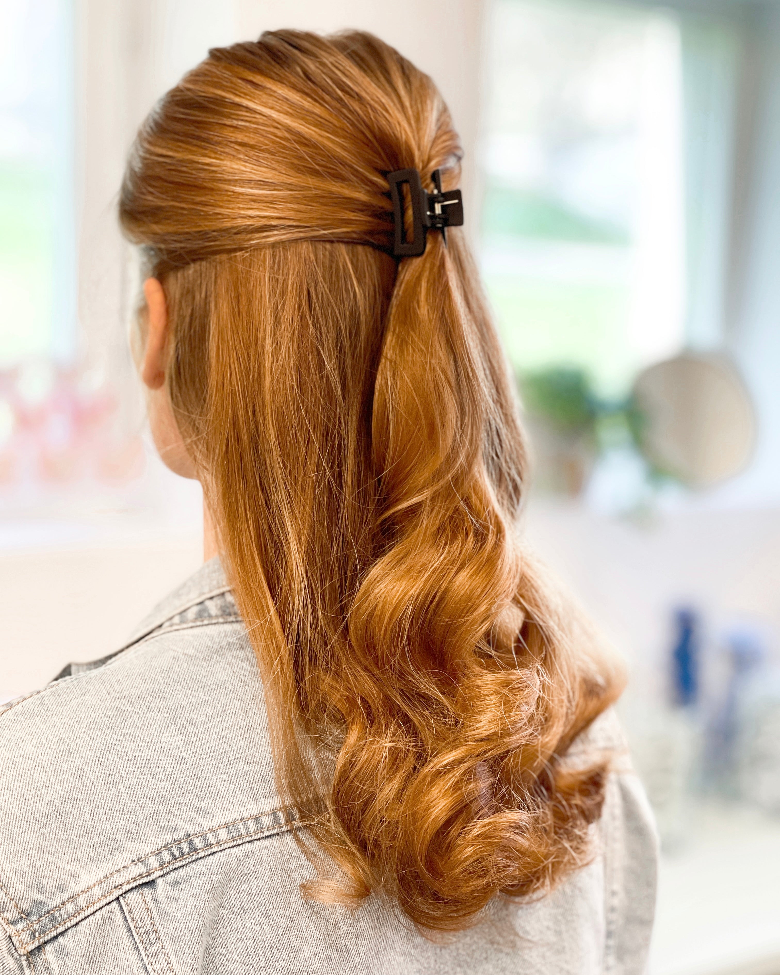 liten svart hårklämma