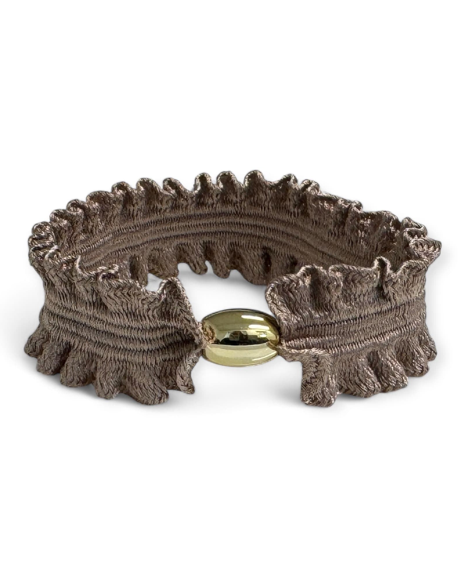 Brun hårsnodd med guldpärla