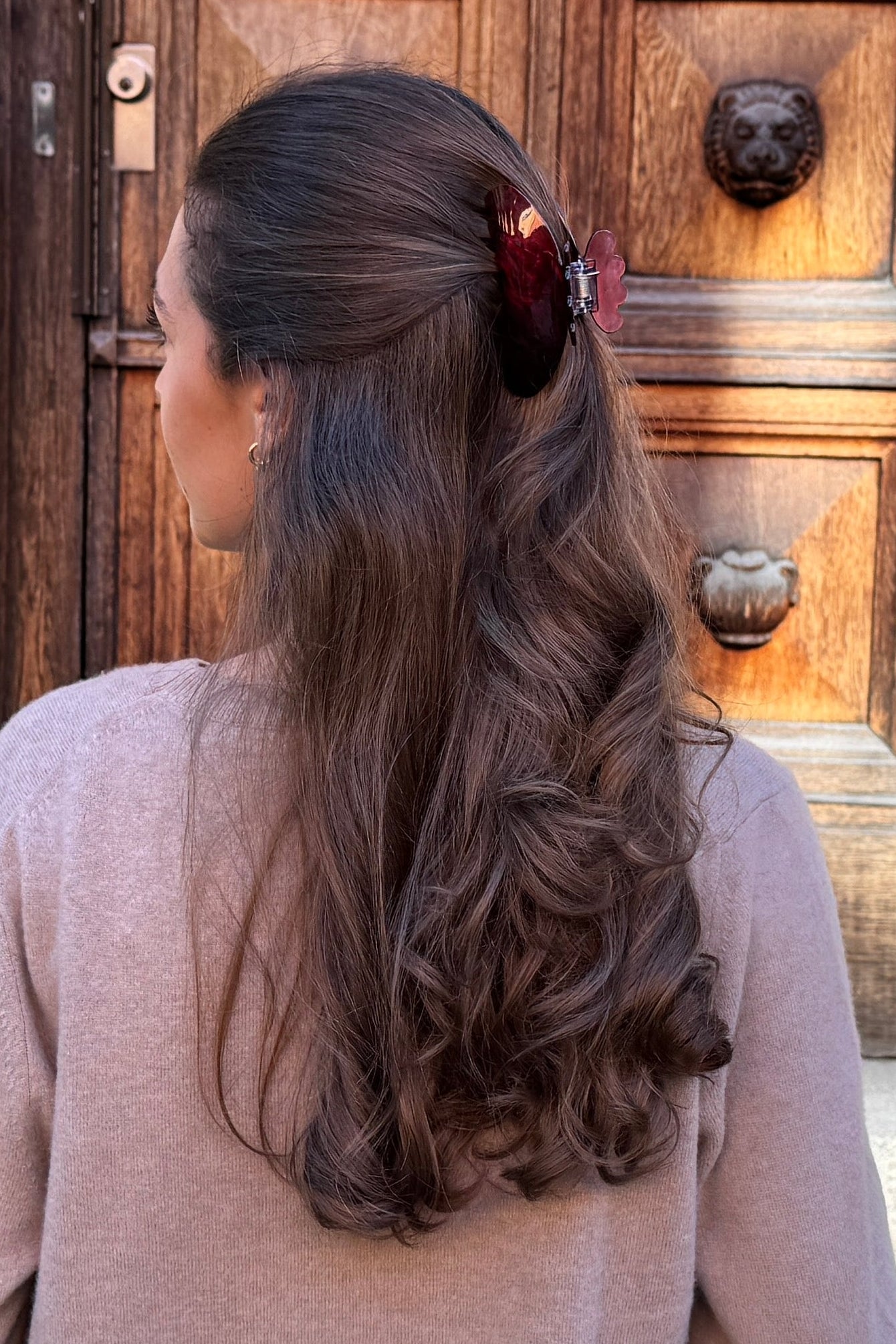 Burgundy hårklämma i håret, Cloud Clip från Stella Details